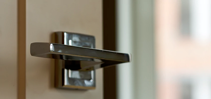 Door Lever Knob Repair in Reedley, California